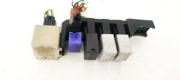 Toyota Avensis T250 Fuse box set 8198005040 MB0665005340
