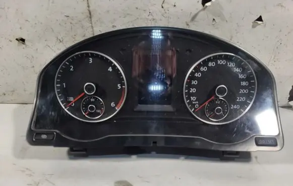 Volkswagen Golf Plus Speedometer (instrument cluster) A2C53293350 A2C5393351