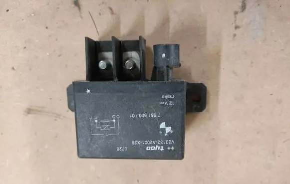 BMW X5 E70 Coolant fan relay 7661503 V23132A2001X26