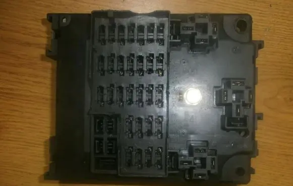Nissan Primera Fuse box set