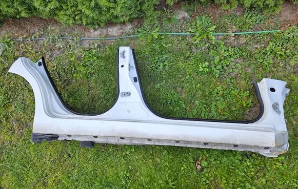 Toyota Aygo AB40 Sill 61411-0H050
