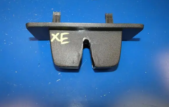 Jaguar XE Tailgate/boot lid lock trim 