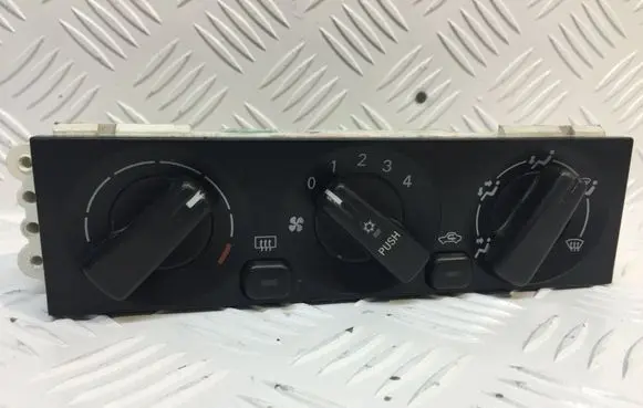 Mitsubishi Carisma Climate control unit MR500529