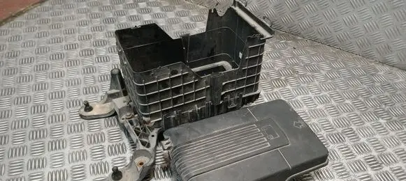Audi A3 S3 8P Battery box tray 3C0915335