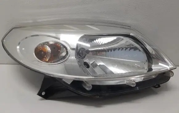 Dacia Sandero Headlight/headlamp 8200733877