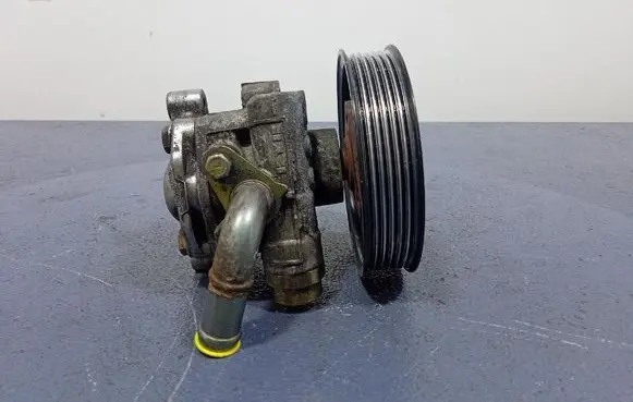Audi A4 S4 B6 8E 8H Power steering pump 