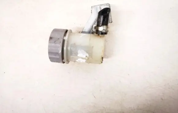 Honda FR-V Brake fluid reservoir 