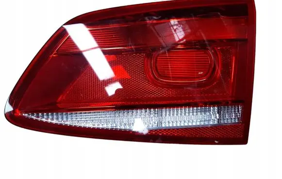 Tailgate rear/tail lights