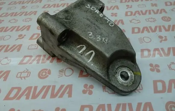 Engine mounting bracket