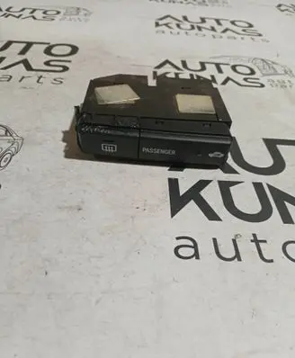 Toyota Avensis T250 Windscreen/window heater switch 8479005130 07W38E MS385100357