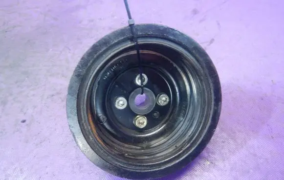 Volkswagen Polo Crankshaft pulley 03G105245