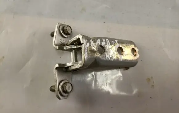 Mitsubishi Grandis Front door lower hinge CD7 002