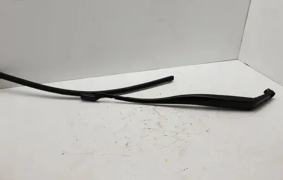 Front wiper blade arm