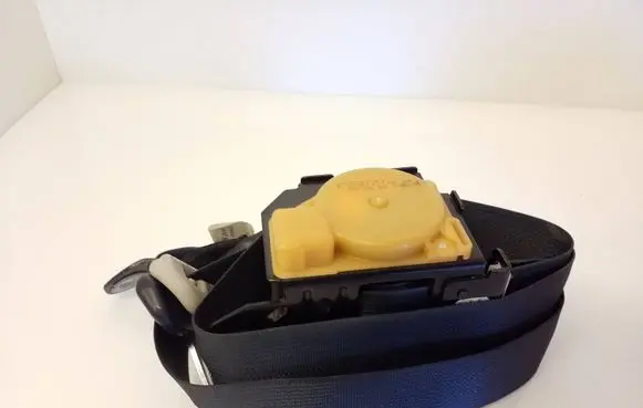 Mazda CX-7 Front seatbelt C9587N