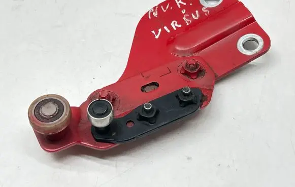 Nissan e-NV200 Sliding door upper roller guide/hinge 82405WL60A