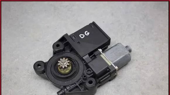Opel Mokka Rear door window regulator motor 0130822516