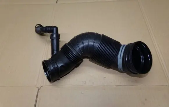 Volkswagen PASSAT B6 Air intake hose/pipe 3C0129654P