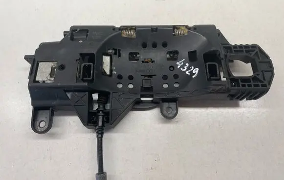 Rear door exterior handle/bracket