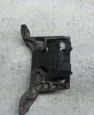 Volvo V50 Engine mount bracket