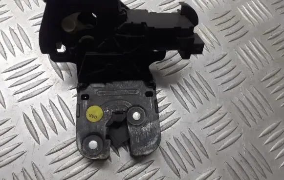 Audi A6 S6 C6 4F Tailgate/trunk/boot lock/catch/latch 8P4827505B