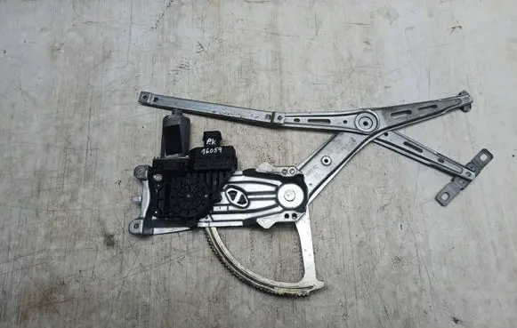 Opel Zafira B Front door window regulator with motor 13132220 994886102