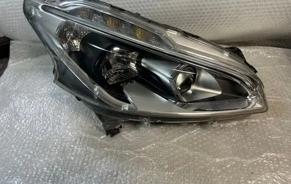 Peugeot 208 Headlight/headlamp 9810805880