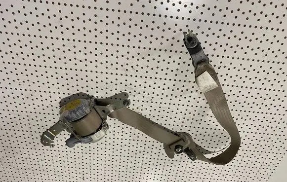 Subaru Outback Front seatbelt
