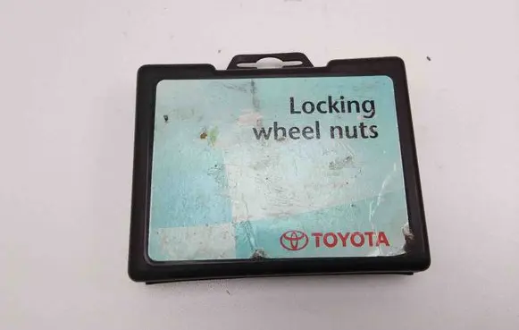 Toyota Verso-S Nuts/bolts 0009003005B