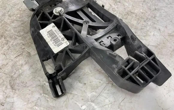 Rear door exterior handle/bracket