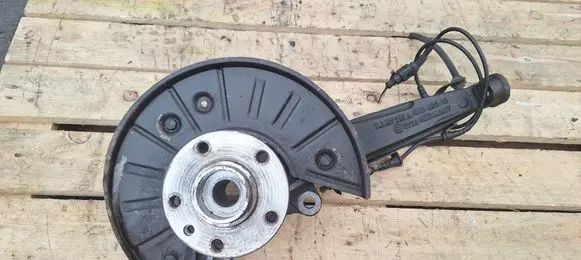 Volkswagen Touareg I Front wheel hub spindle knuckle 7L6407258A 7L6407258