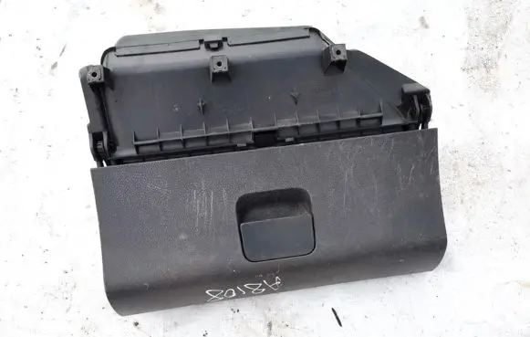 Volkswagen Polo IV 9N3 Glove box 6q1857101f