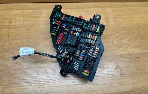 BMW 7 F01 F02 F03 F04 Fuse module 9234423 01247162 217033452
