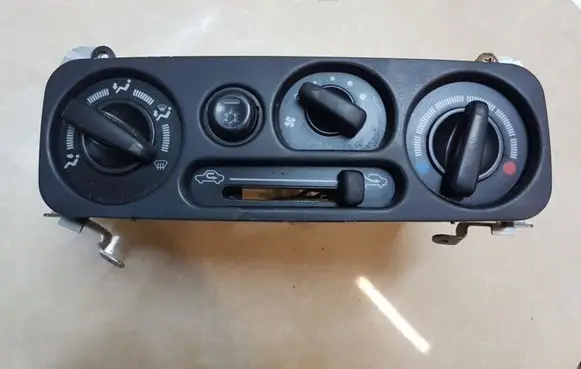 Mitsubishi Pajero Sport I Climate control unit MR360556