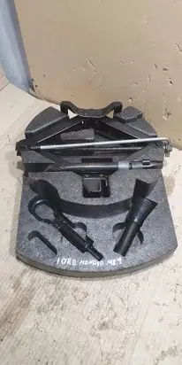 Ford Mondeo MK IV Tool set 737117009BB