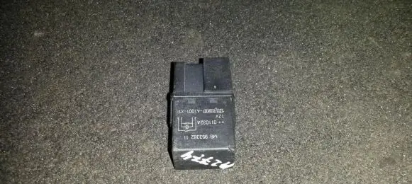 Mitsubishi Space Star Other relay mb9533821l v23074