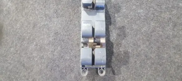 Nissan Primera Electric window control switch 0713