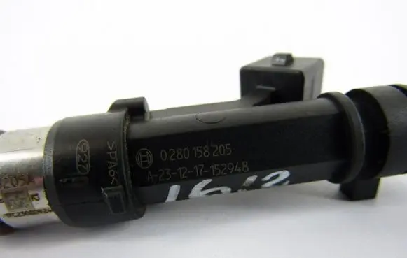 Opel Mokka X Fuel injector 0280158205