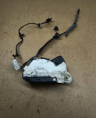 Volkswagen PASSAT B7 USA Front door lock 5K1837015E 561837085E