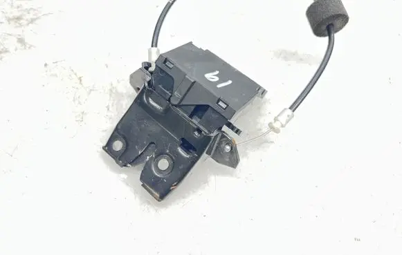 Mercedes-Benz E W211 Loading door lock A1717500085 A1717500185