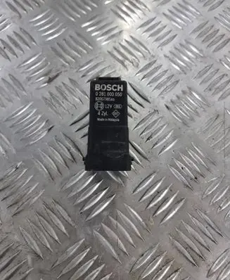 Renault Trafic III (X82) Glow plug pre-heat relay 0281003050 8200798585