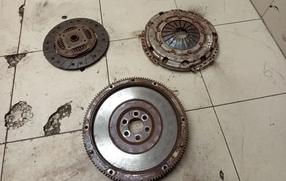 Volkswagen Golf VII Clutch set kit 04L141025F 04L105273