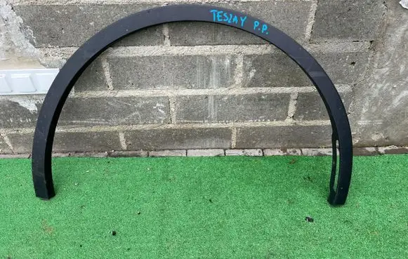 Tesla Model Y Front arch trim 1658692