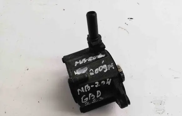 Mercedes-Benz C W204 Vacuum pump A6512300165