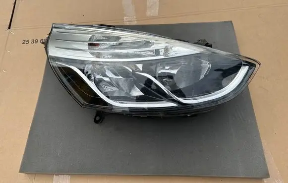 Renault Clio IV Headlight/headlamp 260102796R
