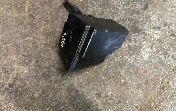 Nissan Juke II F16 Fuse box cover 252361535R
