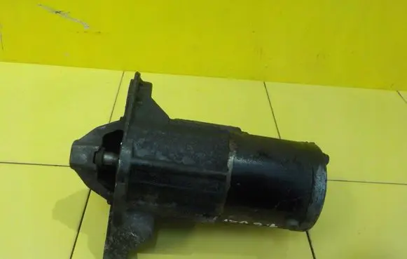 Renault Trafic III (X82) Starter motor 233003248R 1HTS15