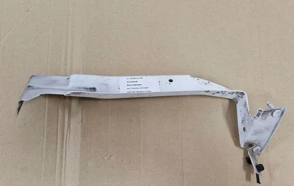 Audi A4 S4 B8 8K Fender mounting bracket 8K9821136A