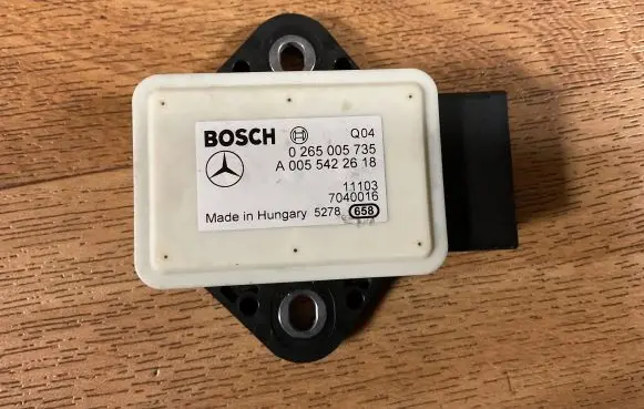 Mercedes-Benz E W212 ESP acceleration yaw rate sensor 0265005735 7040016