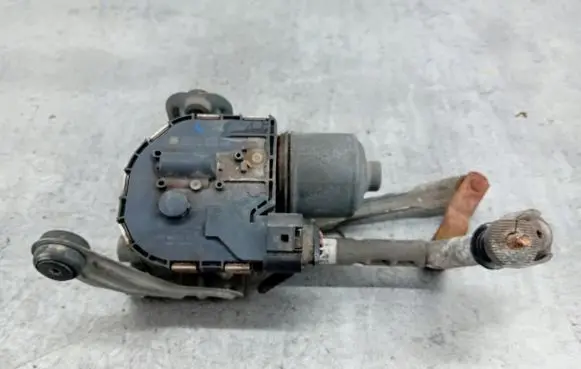 Seat Leon (1P) Front wiper linkage 