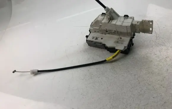 Peugeot 206 Coupe door lock (next to the handle) 91334980